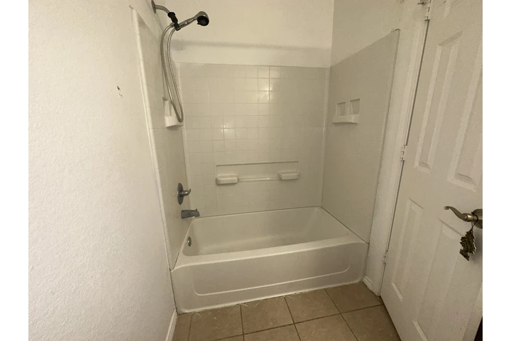 $750 : cuarto con  baño privado image 2