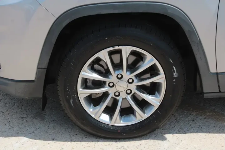 $12104 : Jeep Cherokee 2019 Latitude image 2