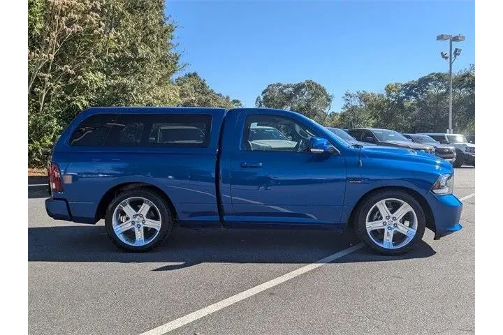 $32722 : Ram 1500 2017 4x2 Sport 2dr image 2