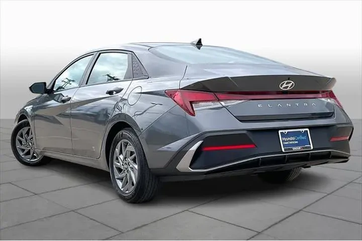 $19799 : Hyundai ELANTRA 2024 SEL 4dr image 10