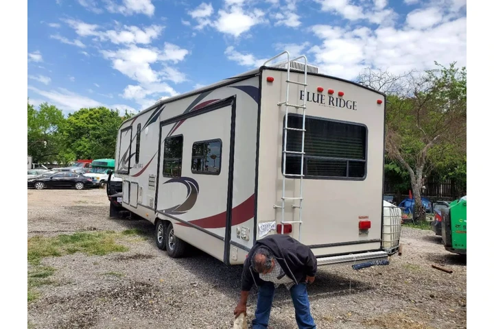 $19995 : 2011 A BLUE RIDGE RV FIFTH WH image 4