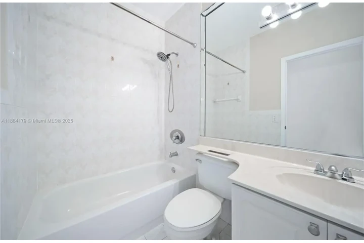 $2100 : 2 Bedroom 2Bath in westchester image 9