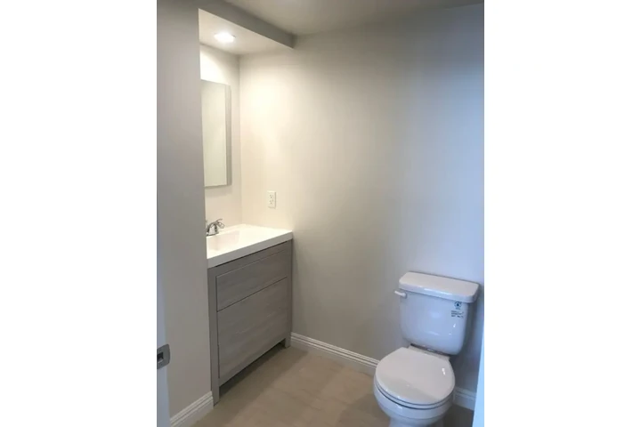 $2400 : 3bed  in Korean town LA image 8