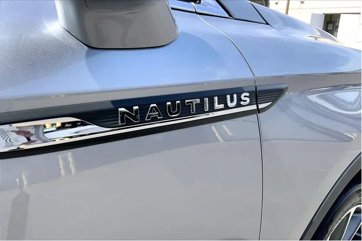 $33990 : Lincoln Nautilus 2021 AWD Re image 10