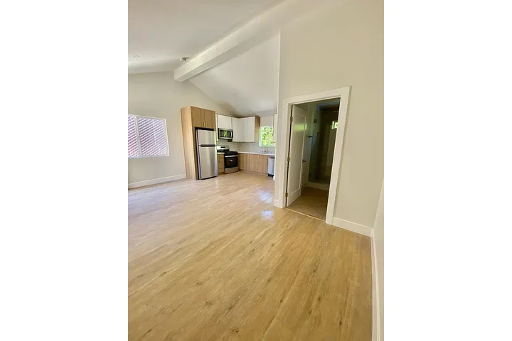 $850 : 1 recamara 1 bano casa image 1