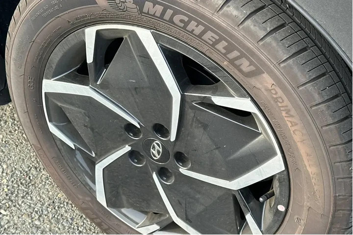 $26990 : Hyundai IONIQ 5 2024 SEL 4dr image 4