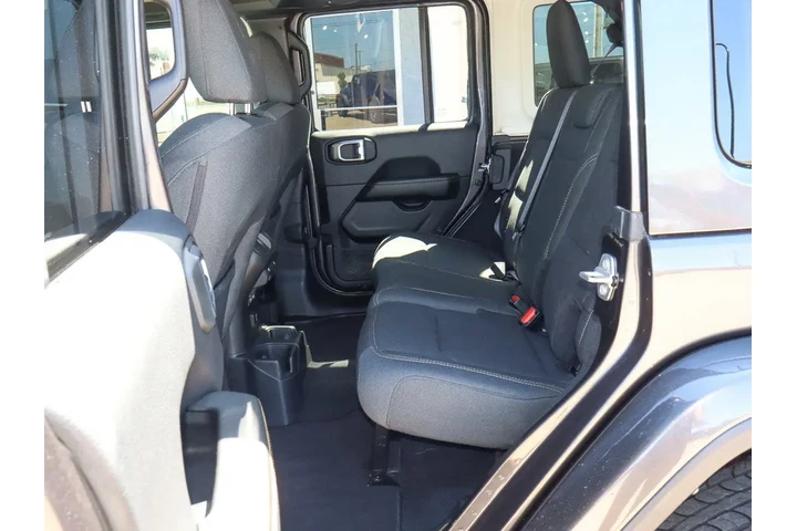 $35587 : 2025 Wrangler Sahara 4 Door 4 image 8