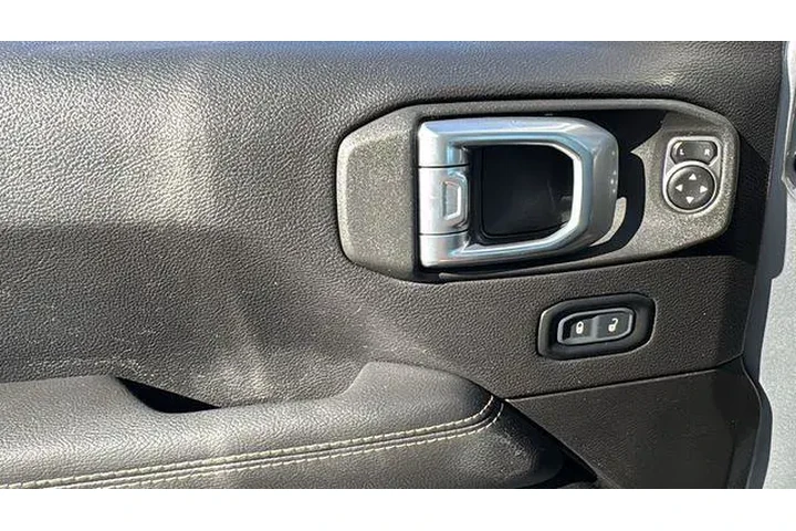 $31075 : Jeep Wrangler 2023 4x4 Sahar image 6