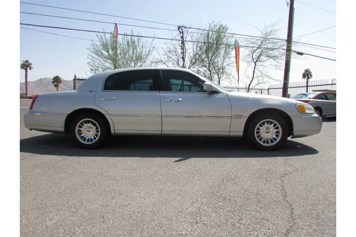 $5995 : 2002 Town Car Cartier image 3