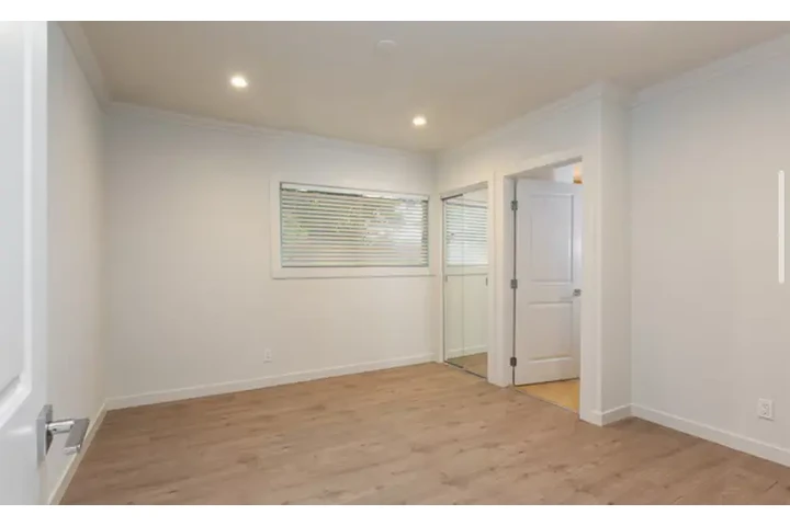 $2365 : 3-BEDROOM HOUSE AVAILABLE NOW! image 4