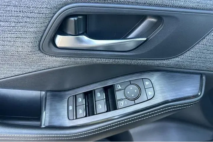 $20995 : Nissan Rogue 2023 SV 4dr Cro image 10