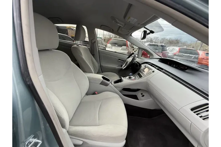 $13995 : 2014 Prius Three image 10