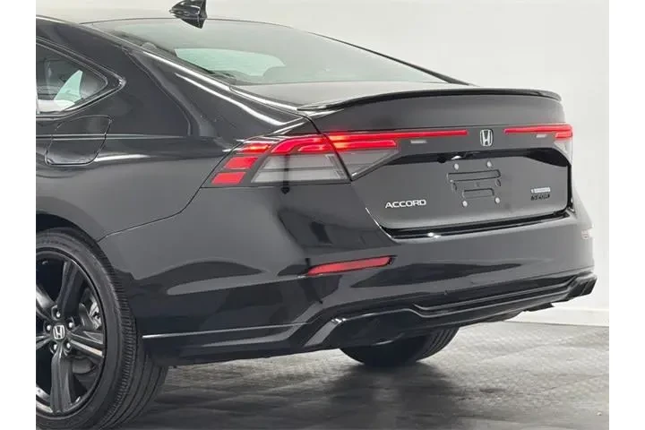 $28500 : Honda Accord Hybrid 2023 Spo image 7