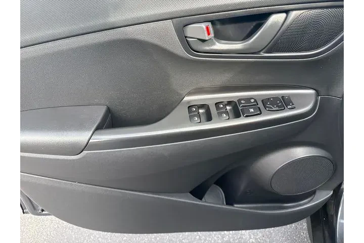 $20984 : Hyundai KONA 2023 AWD SEL 4d image 9