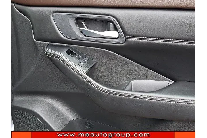 $24645 : Nissan Rogue 2023 AWD SV 4dr image 10