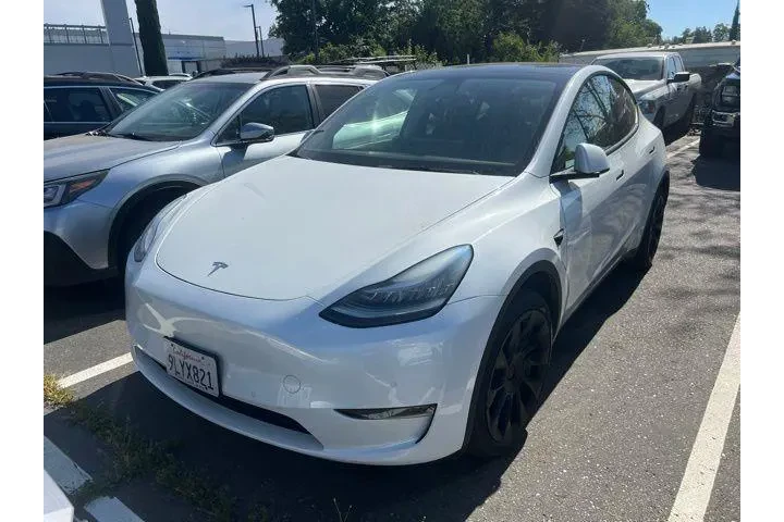 $29988 : Tesla Model Y 2021 AWD Long image 1
