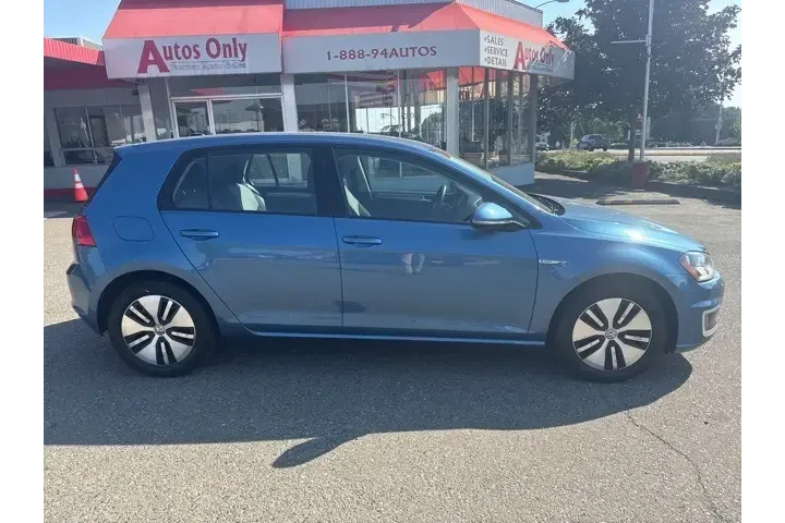 $7499 : Volkswagen e-Golf 2016 SE 4d image 4