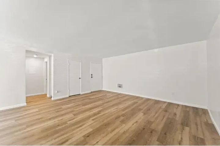 $1070 : Renta Apto 1Hab Premium LA USA image 5