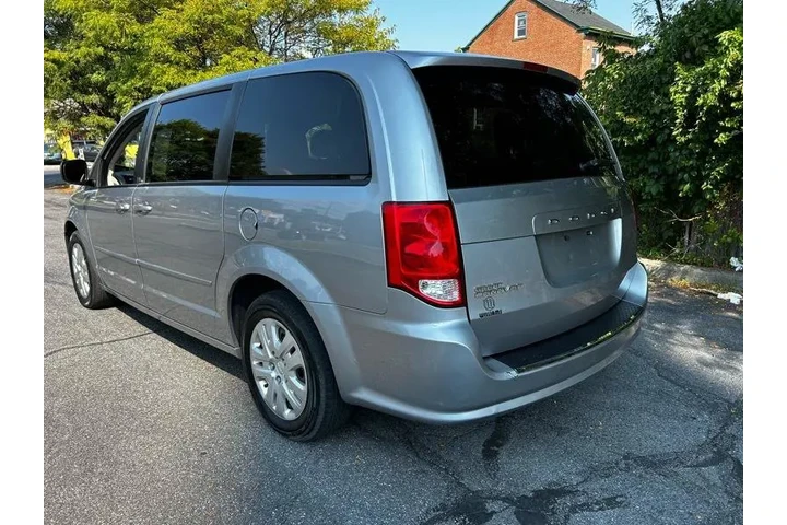 2017 Grand Caravan SE image 5