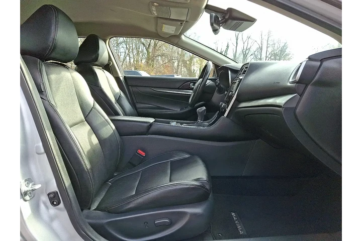 $13239 : Nissan Maxima 2020 3.5 SV 4d image 10