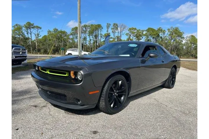 $14950 : Dodge Challenger 2018 SXT Pl image 1