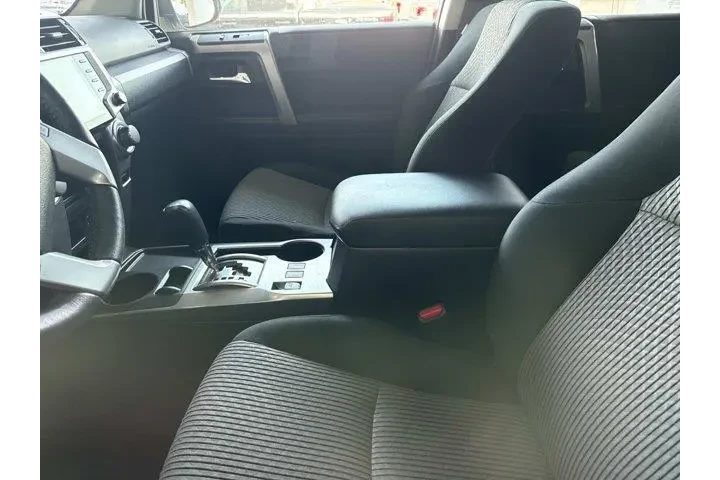 Toyota 4Runner 2023 4x2 SR5 image 5