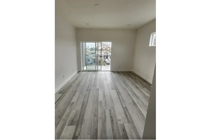 $1450 : 1 Bed 1 Bath in West Adams LA image 4