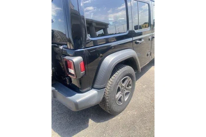 $28987 : Jeep Wrangler Unlimited 2021 image 6