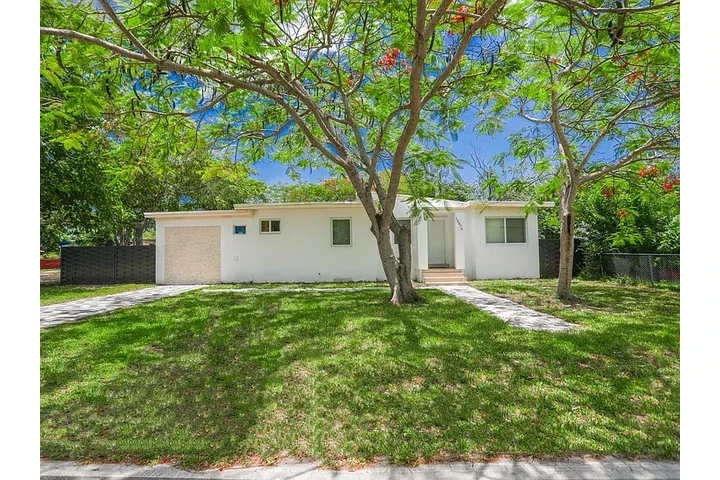 $1645 : North Miami 3 Bed & 2 Bath image 1