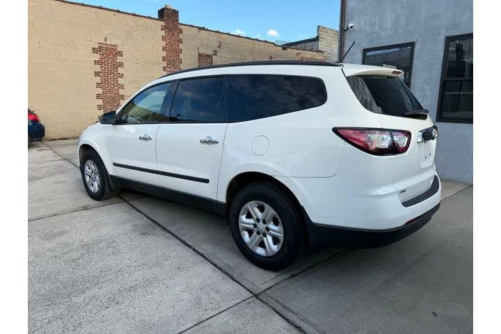$8495 : 2013 Traverse LS AWD w/PDC image 3