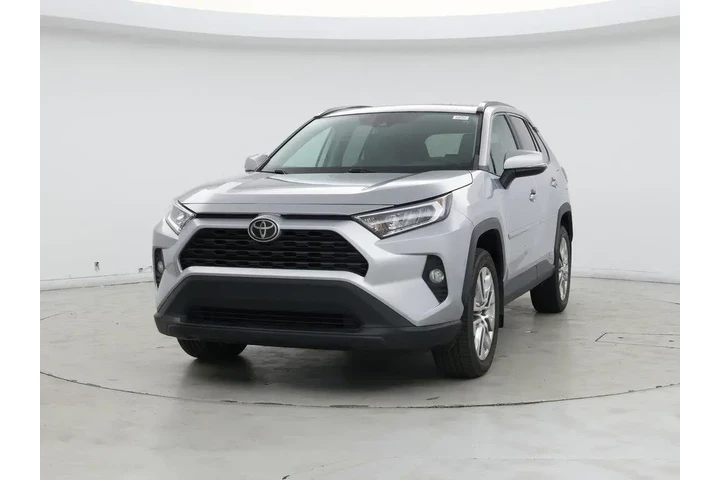 $25998 : Toyota RAV4 2021 XLE Premium image 4