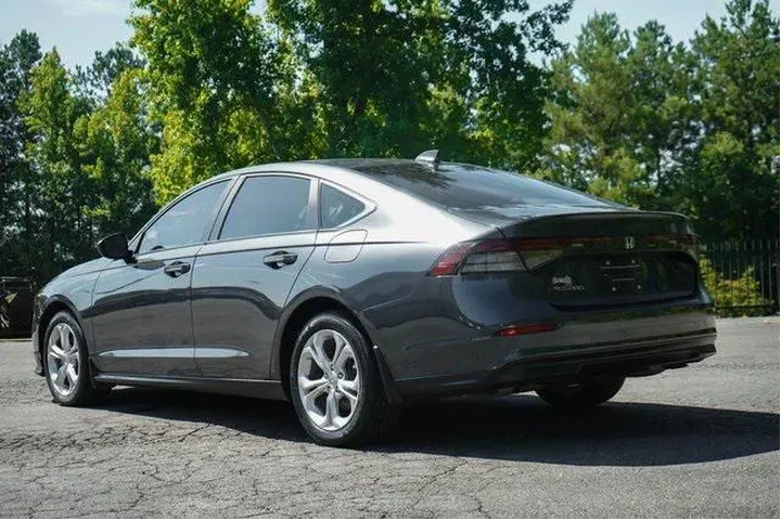 $23865 : Honda Accord 2023 LX 4dr Sed image 7