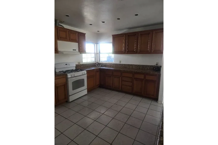 $2300 : Casa de 2 habitaciones image 1