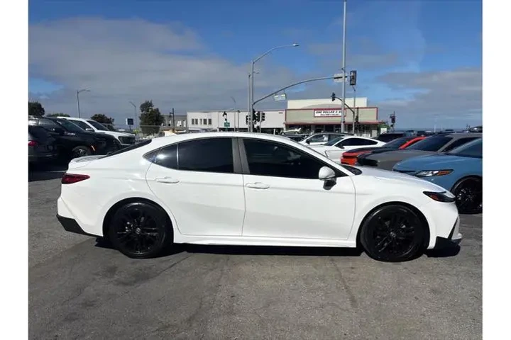 $29898 : Toyota Camry 2025 SE 4dr Sed image 7