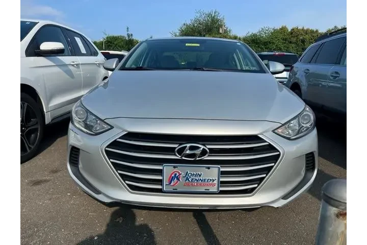 $9358 : Hyundai ELANTRA 2017 SE 4dr image 2