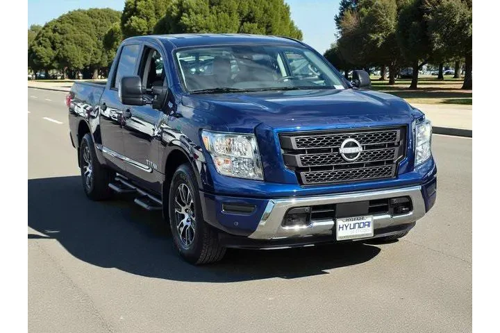 $37000 : Nissan Titan 2024 4x2 SV 4dr image 4