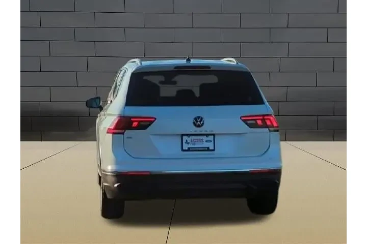 $19988 : Volkswagen Tiguan 2023 SE 4d image 7