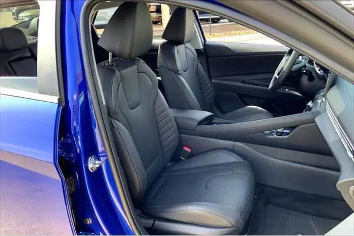 $27987 : Hyundai ELANTRA 2026 Limited image 9
