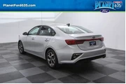 $14556 : Kia Forte 2021 LXS 4dr Sedan thumbnail