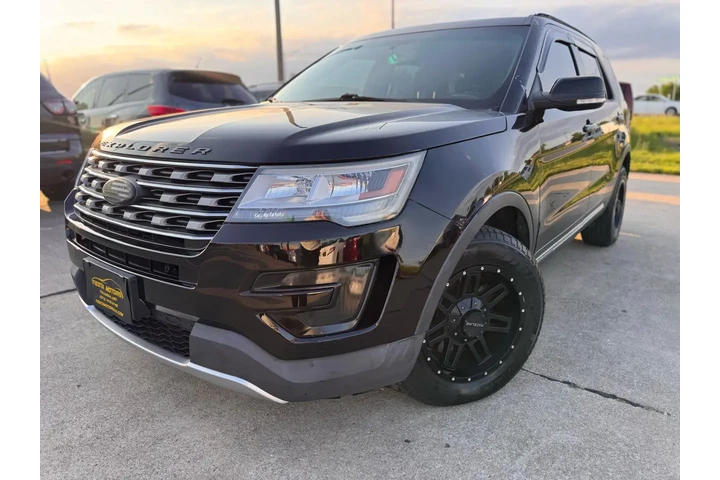 $10999 : 2016 Explorer XLT FWD image 2