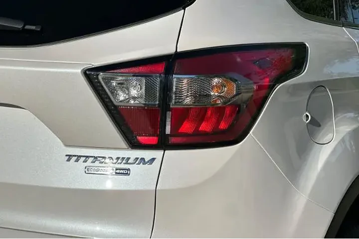 $17995 : Ford Escape 2018 AWD Titaniu image 6