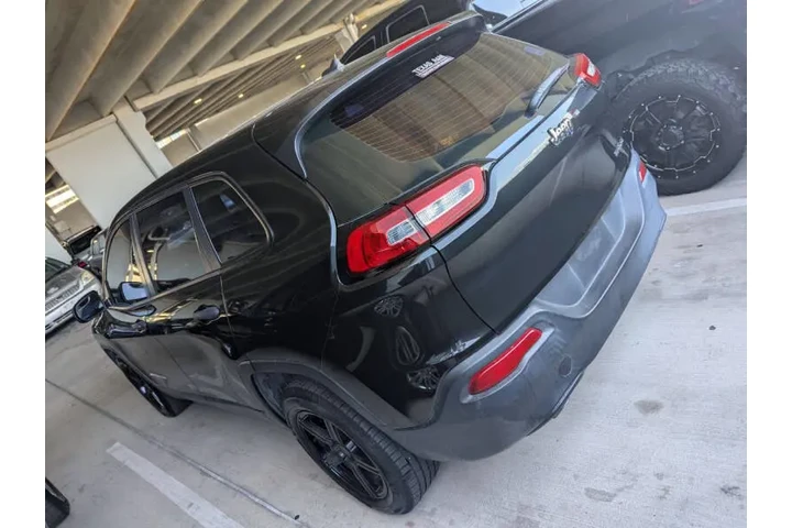 $9990 : 2015 Cherokee Sport image 5