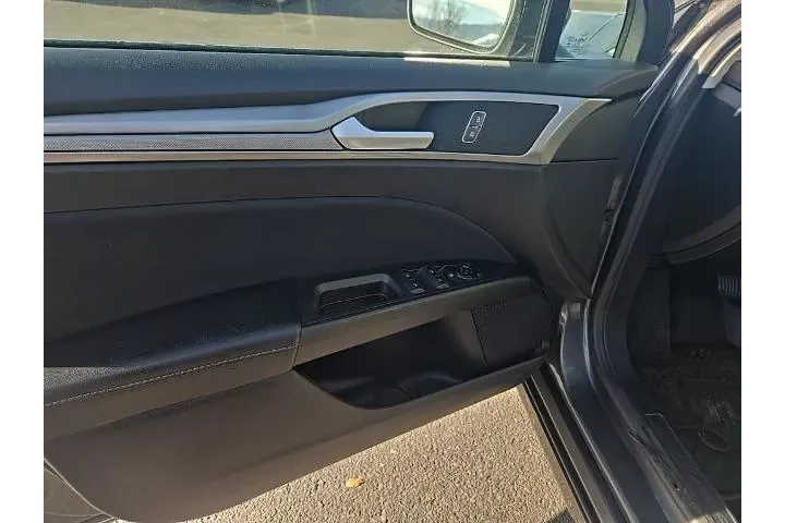 $16352 : Ford Fusion 2020 SE 4dr Seda image 9