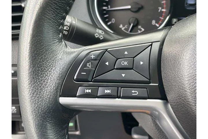 $13995 : Nissan Rogue 2017 SV 4dr Cro image 8