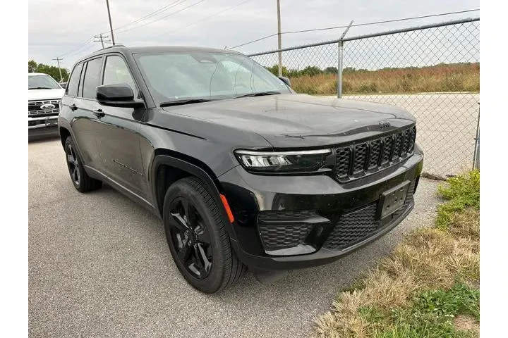$30000 : Jeep Grand Cherokee 2023 4x4 image 2