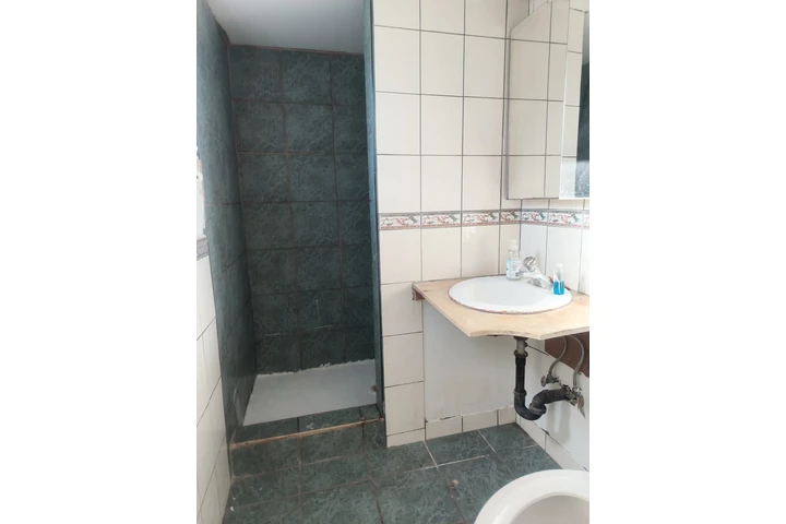 $950 : Se Renta cuarto con baño image 5