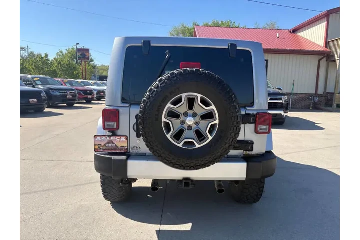 $15950 : 2014 Wrangler Unlimited Sahara image 6