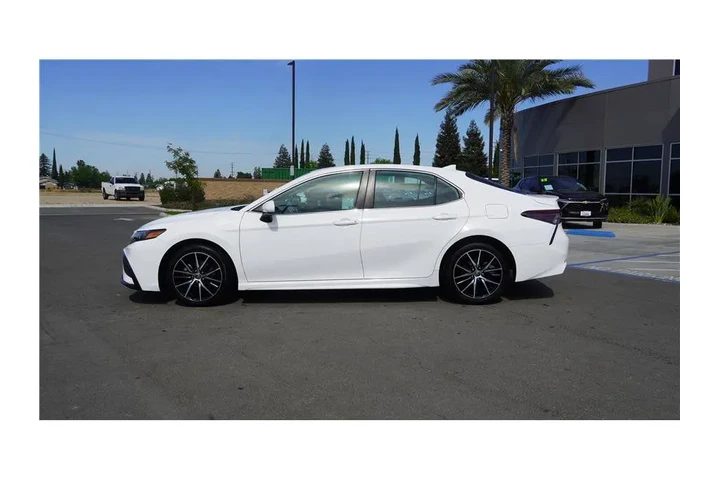 $25484 : 2021 Camry SE Sedan 4D image 9