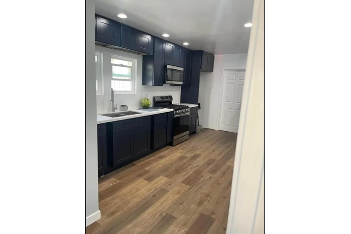 $850 : Se renta recamara. PARKING! image 3