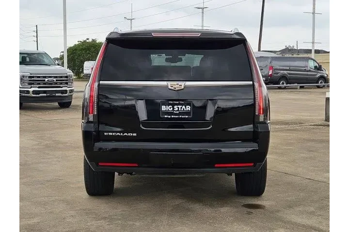 $22032 : Cadillac Escalade 2016 Stand image 4